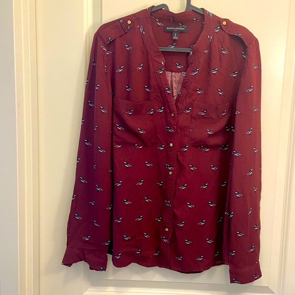 ✨4/$20✨ - Women’s top Burgundy with Sparrows - Picture 3 of 9